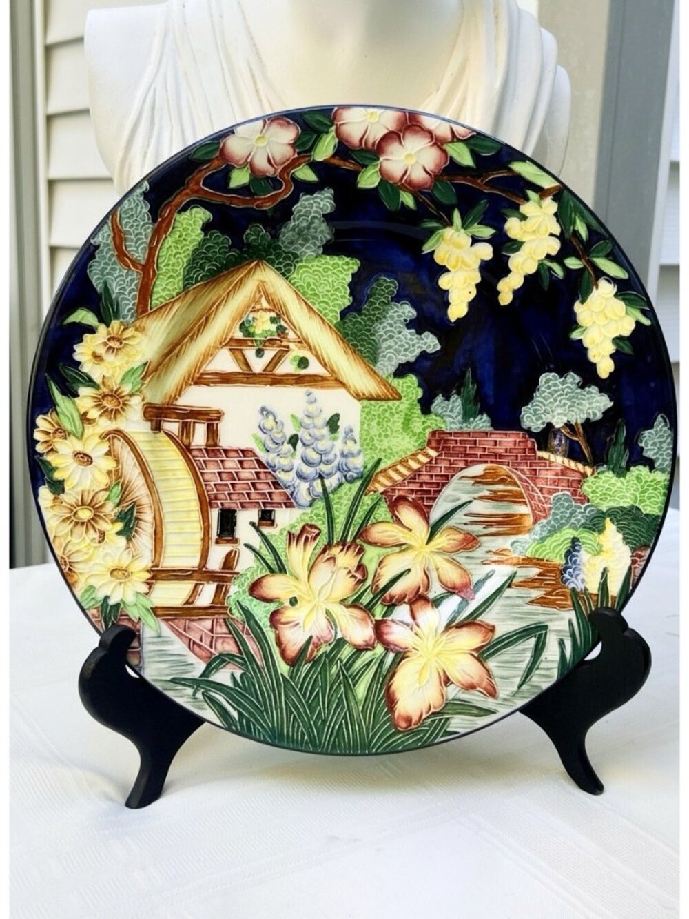 Maling England Hand-Painted Decorative Plate With Floral Cottage Design 10-Inch